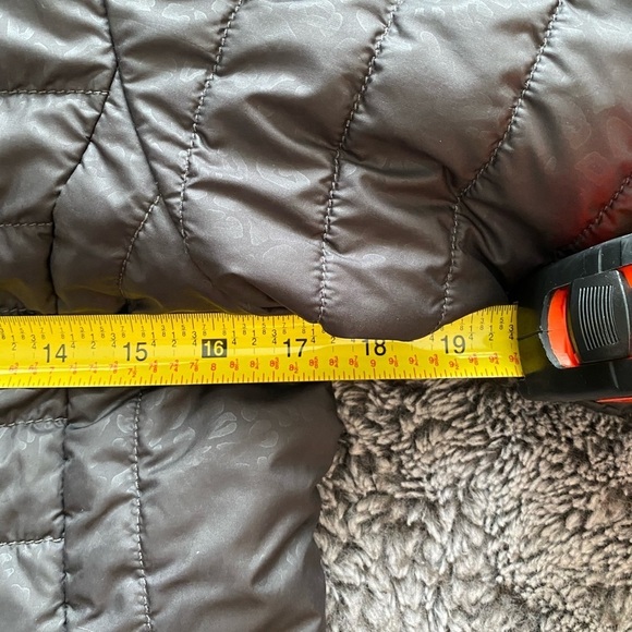 THE NORTH FACE Women’s Leopard Printed Mossbud Reversible Jacket - Picture 8 of 16